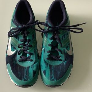 Nike gaining sneakers. Size 5.5. Women’s. Rarely worn. Excellent condition